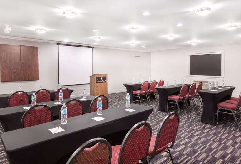 בית מלון כפרי Ramada By Wyndham Tuscaloosa