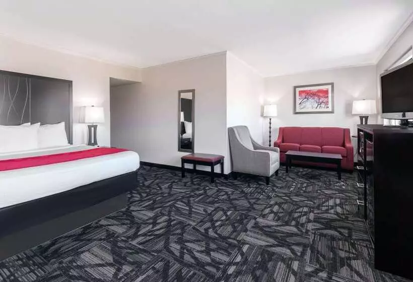 בית מלון כפרי Ramada By Wyndham Tuscaloosa