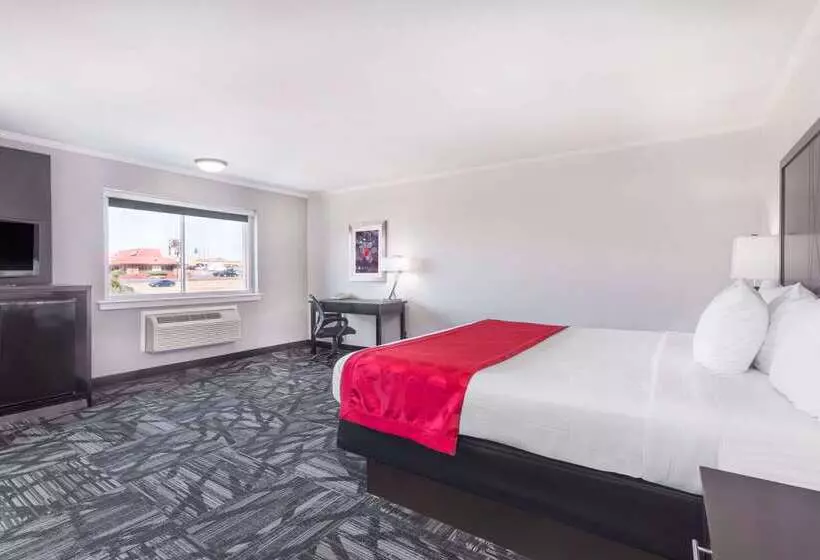 בית מלון כפרי Ramada By Wyndham Tuscaloosa