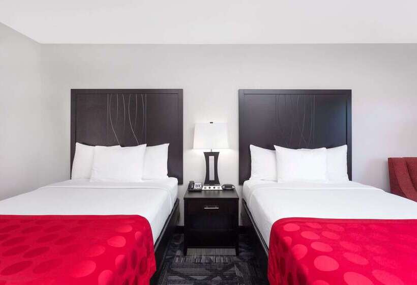 בית מלון כפרי Ramada By Wyndham Tuscaloosa