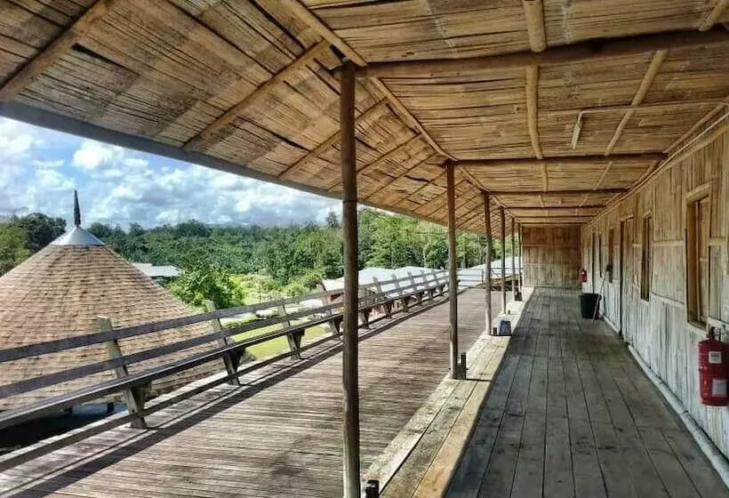 پانسیون Borneo Tribal Village