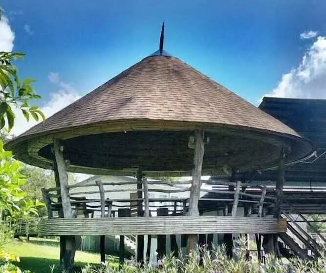 پانسیون Borneo Tribal Village