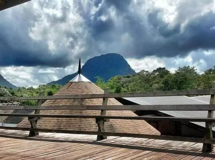 پانسیون Borneo Tribal Village