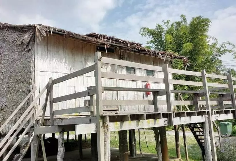 پانسیون Borneo Tribal Village