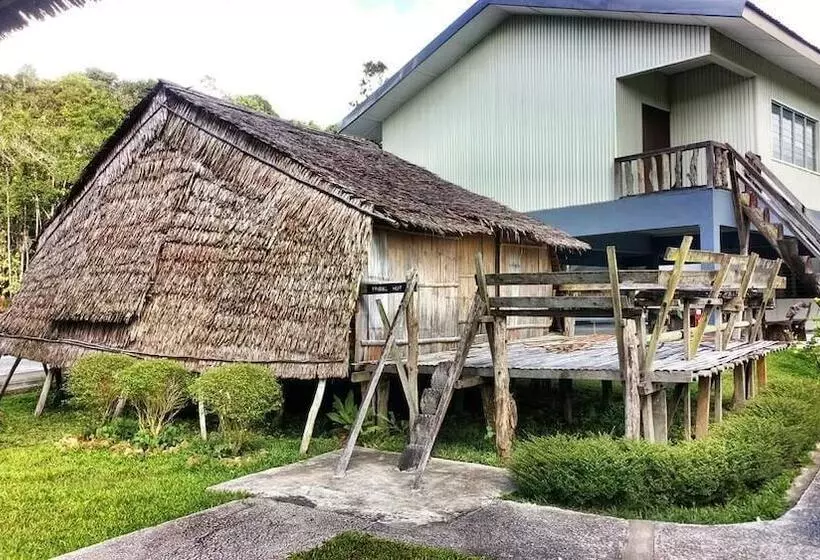 پانسیون Borneo Tribal Village