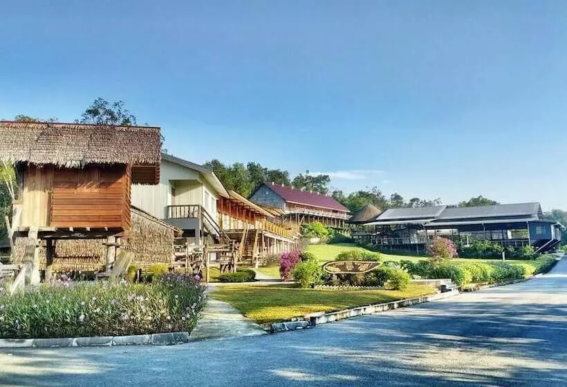 پانسیون Borneo Tribal Village