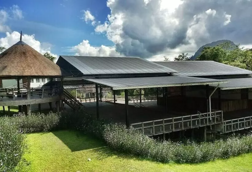 پانسیون Borneo Tribal Village