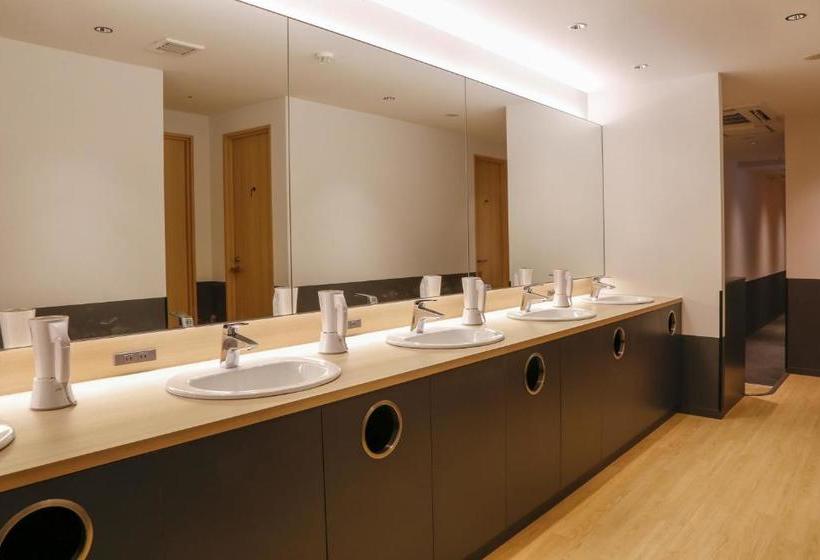 هتل White Hostel Shinsaibashi