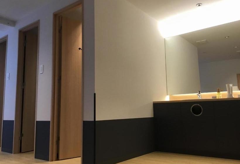 هتل White Hostel Shinsaibashi