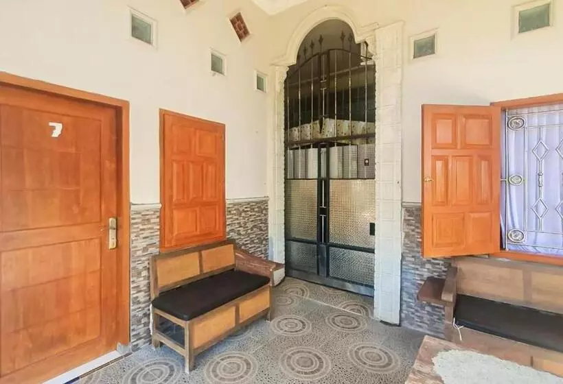 هتل Reddoorz Syariah At Banyu Asem Banyuwangi