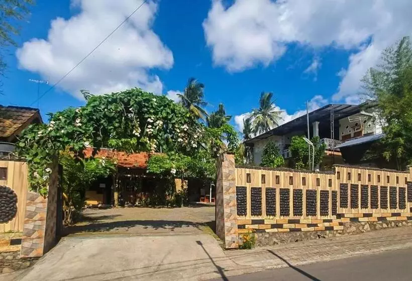 هتل Reddoorz Syariah At Banyu Asem Banyuwangi