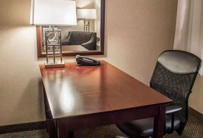 호텔 Comfort Inn & Suites