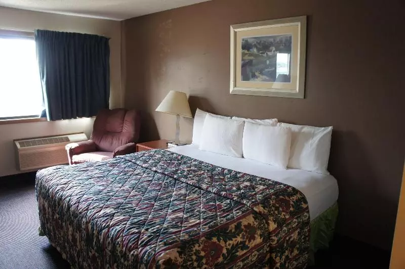 ホテル Coratel Inn And Suites Maple Grove