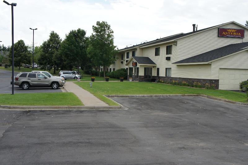 Hotel Coratel Inn And Suites Maple Grove