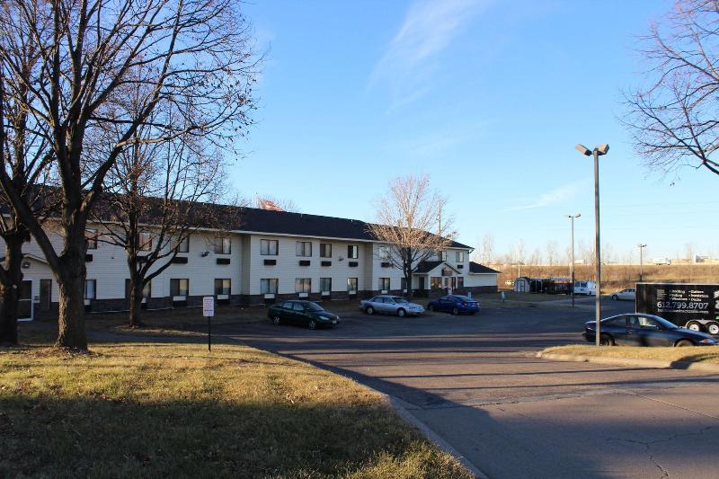 Hotel Coratel Inn And Suites Maple Grove