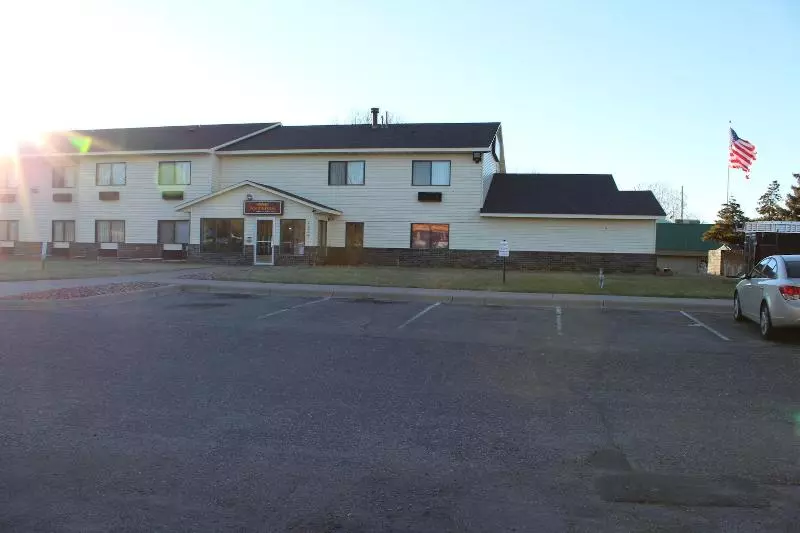 ホテル Coratel Inn And Suites Maple Grove