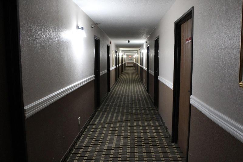 Hotel Coratel Inn And Suites Maple Grove