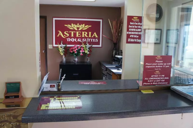 ホテル Coratel Inn And Suites Maple Grove