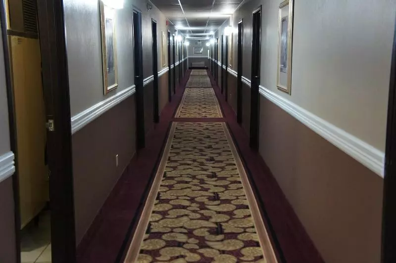 ホテル Coratel Inn And Suites Maple Grove