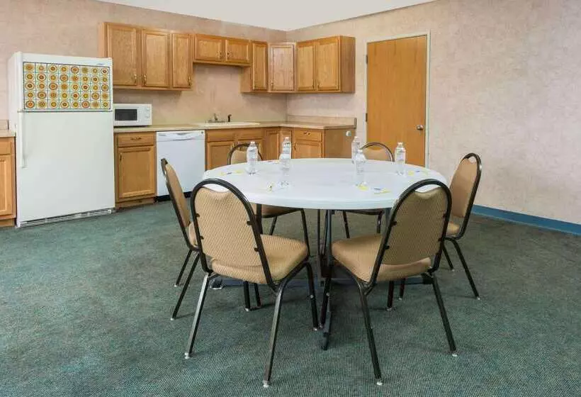 호텔 Days Inn By Wyndham Osage Beach Lake Of The Ozarks