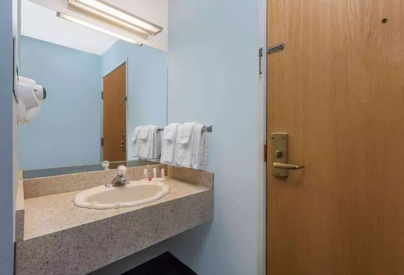 호텔 Days Inn By Wyndham Osage Beach Lake Of The Ozarks