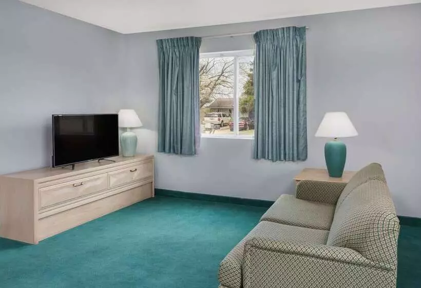 호텔 Days Inn By Wyndham Osage Beach Lake Of The Ozarks