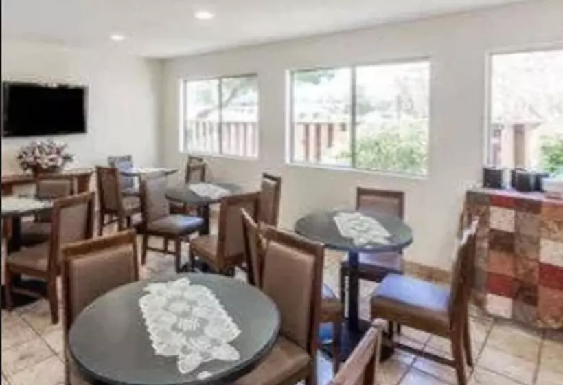 酒店 Days Inn By Wyndham San Marcos