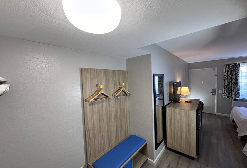 فندق Days Inn By Wyndham San Marcos