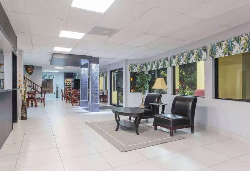 فندق Days Inn By Wyndham Sarasota I75