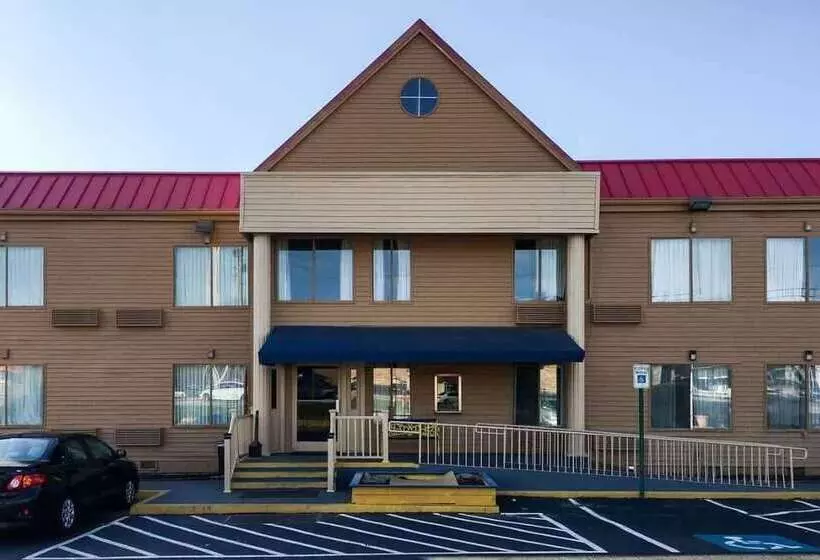 Отель Days Inn By Wyndham Thomson