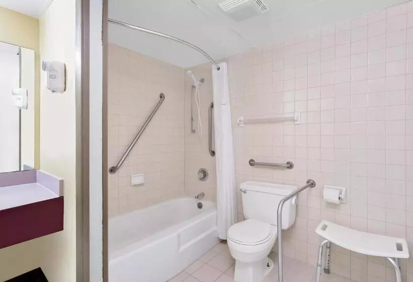 בית מלון כפרי Days Inn By Wyndham Williamsburg