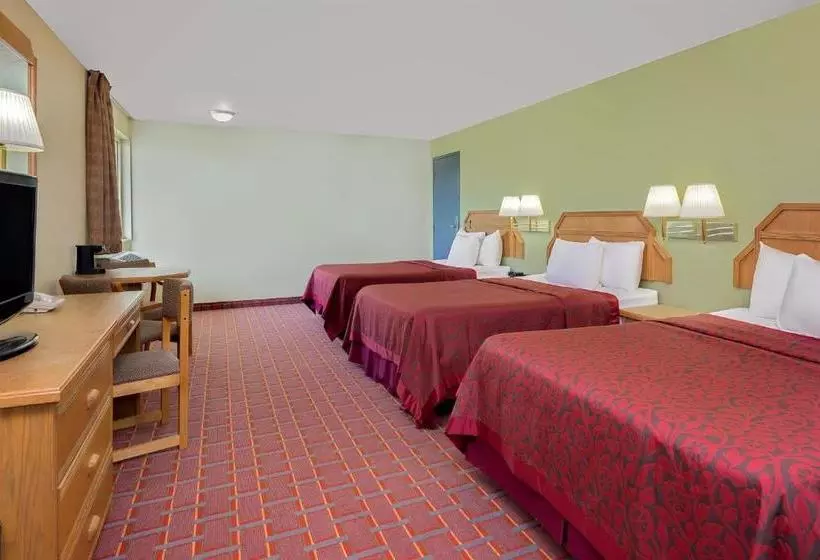 בית מלון כפרי Days Inn By Wyndham Williamsburg