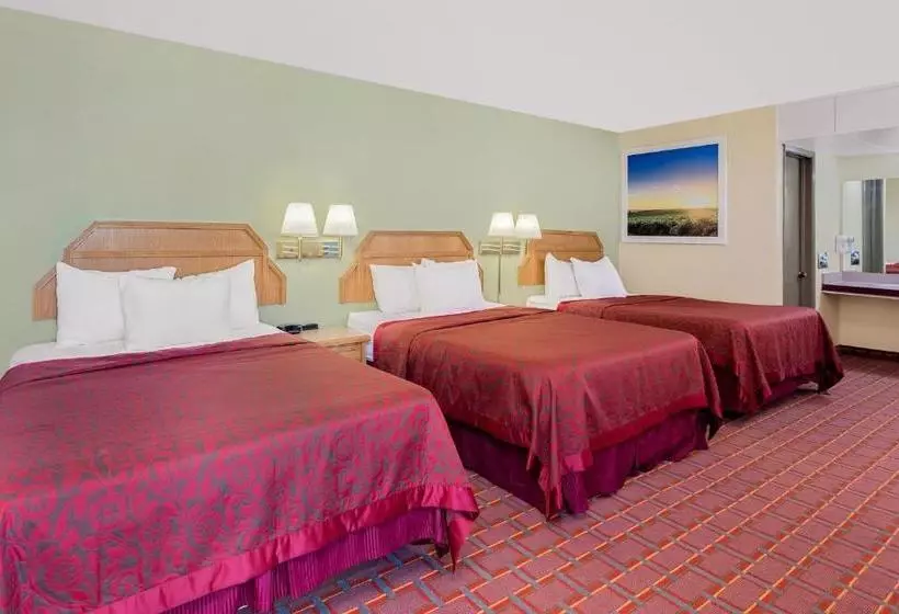 בית מלון כפרי Days Inn By Wyndham Williamsburg