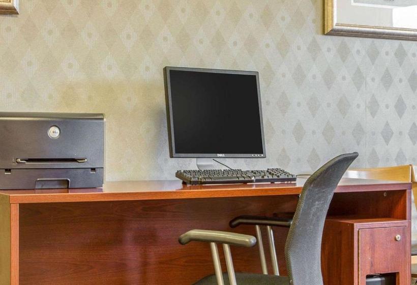 בית מלון כפרי Quality Inn Oakland Airport