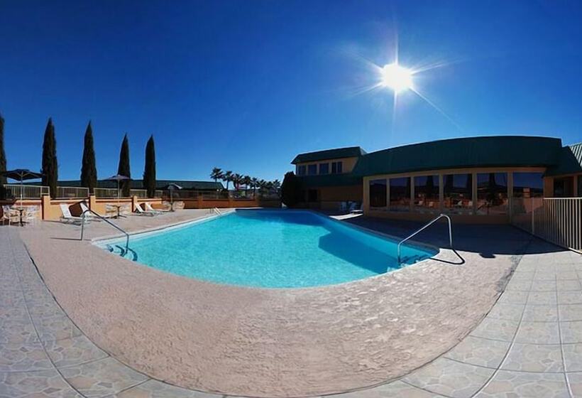 فندق Quality Inn & Suites Airport