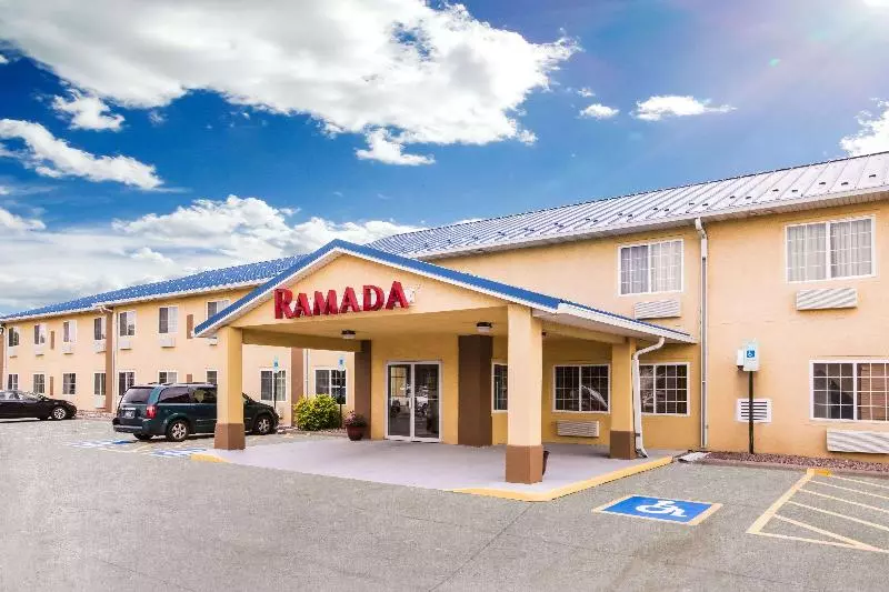 호텔 Ramada By Wyndham Sioux Falls