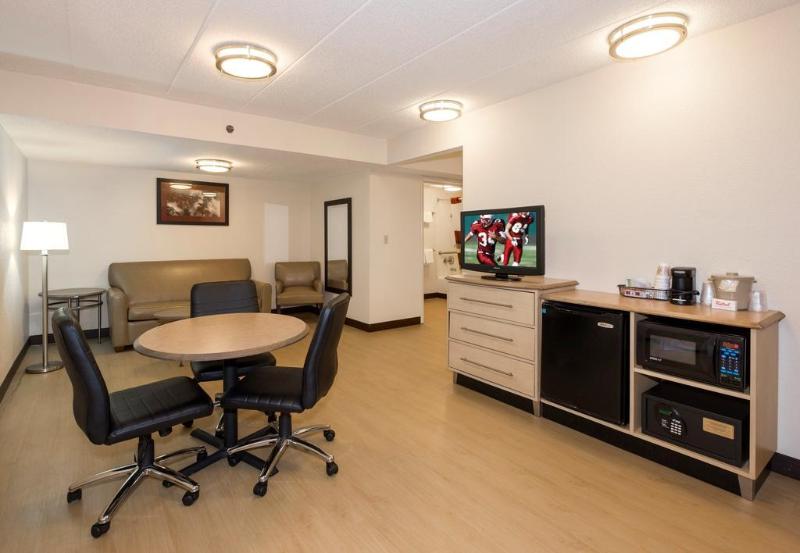 Отель Red Roof Inn Milford  New Haven