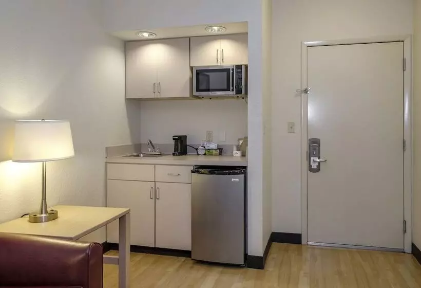 호텔 Red Roof Inn Plus + Gainesville