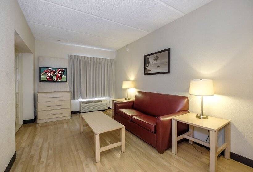 בית מלון כפרי Red Roof Inn Plus + Gainesville