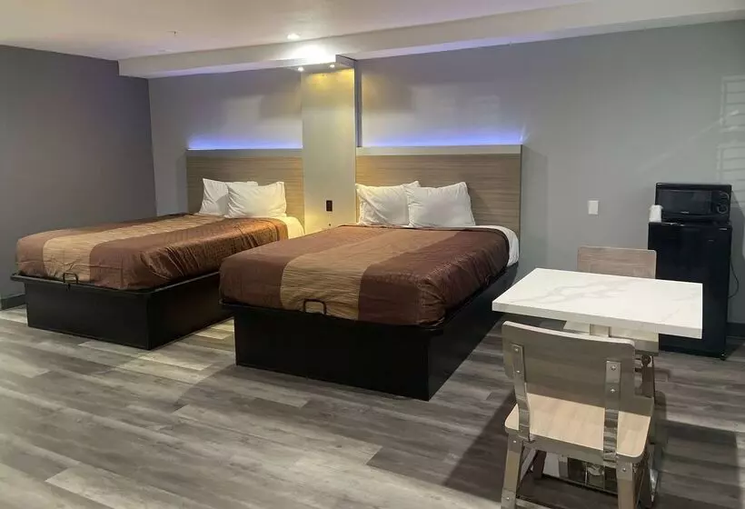 Отель Travelodge By Wyndham Whittier