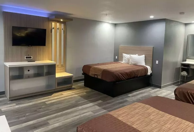 Отель Travelodge By Wyndham Whittier