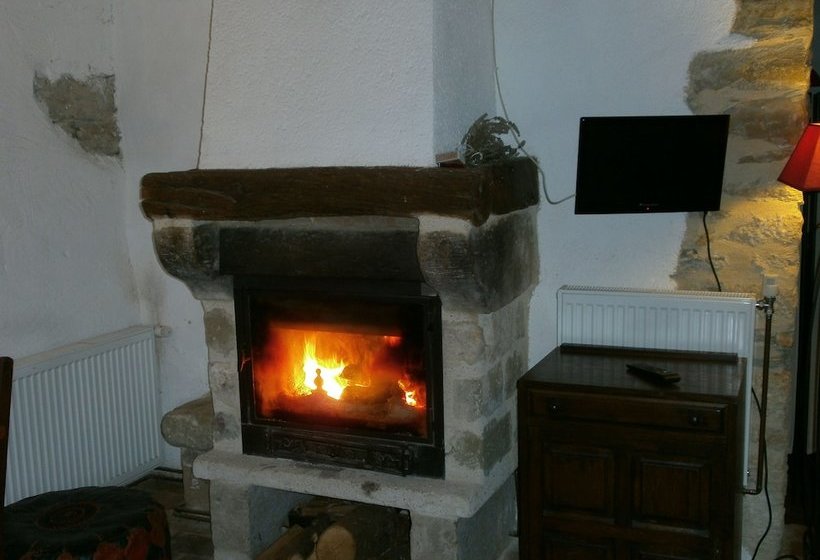 Château Le Combet Gîte Le Petit Donjon