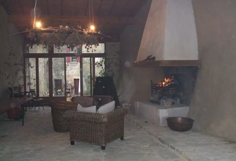 Château Le Combet  Gîte Le Petit Donjon