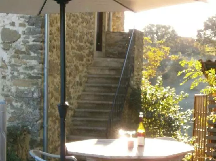 Château Le Combet  Gîte Le Petit Donjon