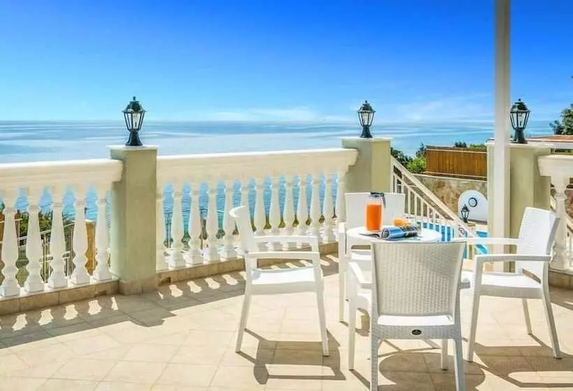 Villa Azure