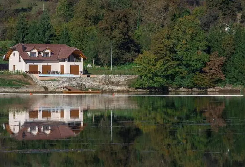 Jezerska Villa
