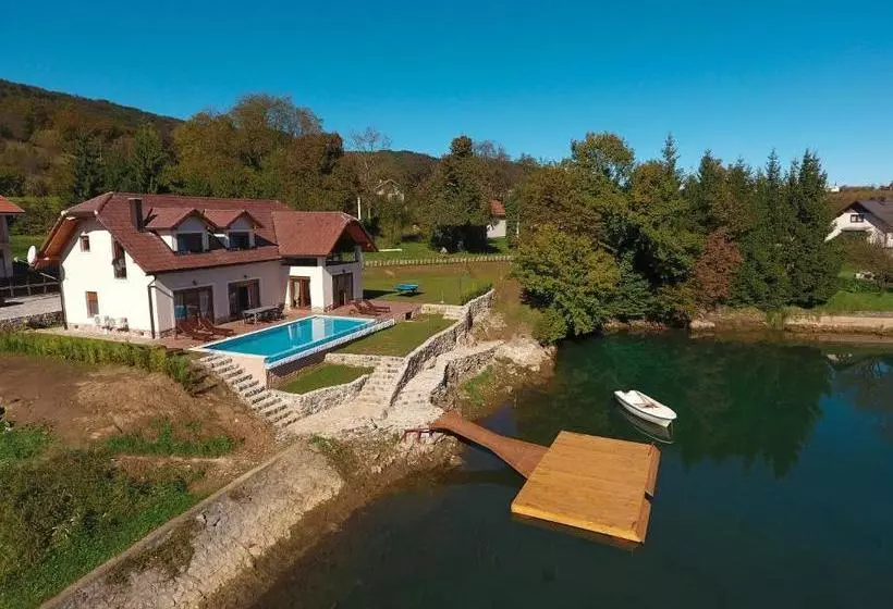Jezerska Villa