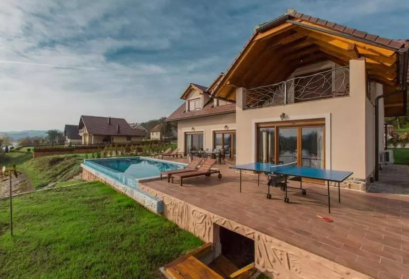 Jezerska Villa