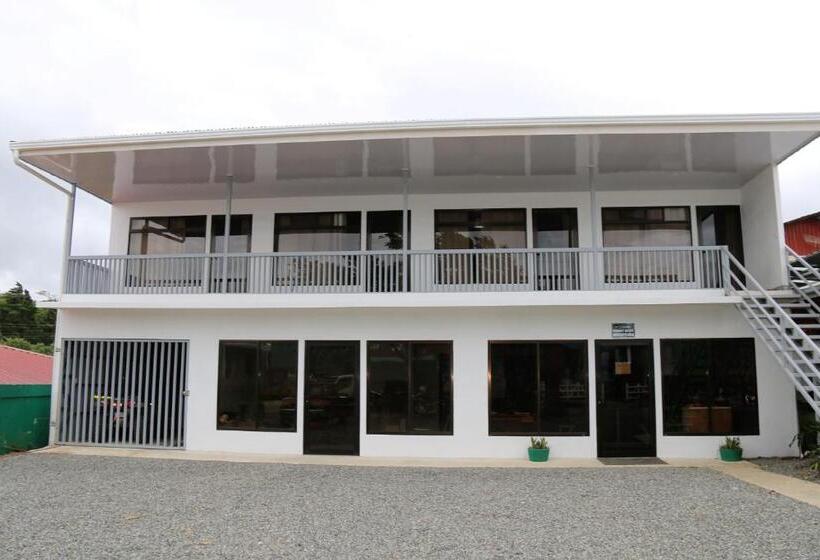 هتل Cattleya Family