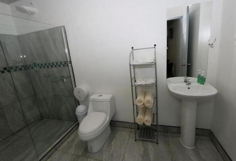 هتل Cattleya Family